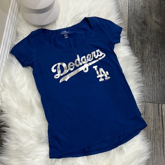 💙Los Angeles Dodgers Top - Picture 3 of 11